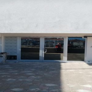 BİNA GİRİŞ KAPILARI VE POSTA KUTULARI